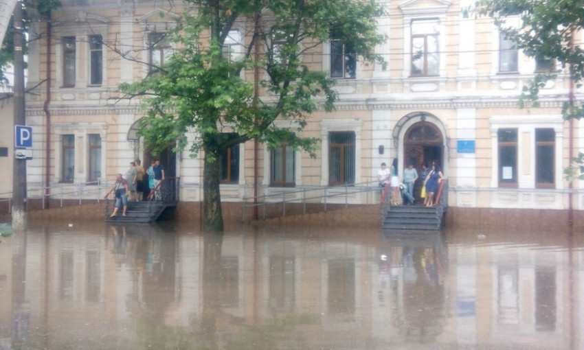 Уже есть 4 новых водоприемных колодца – власти Николаева пытаются решить проблему в районе Дормашины 