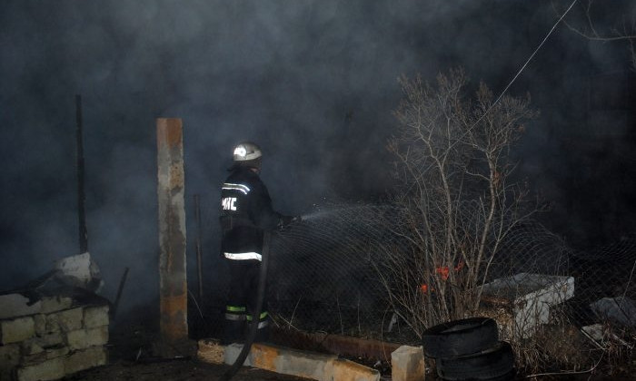 В Николаевской области на территории двух дачных участков возник пожар
