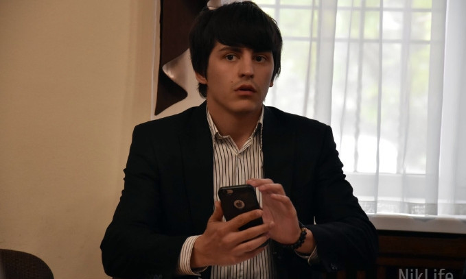 Кикбоксер, претендующий на руководство управлением молодежи Николаева, пригрозил «выбить зубы» своему оппоненту