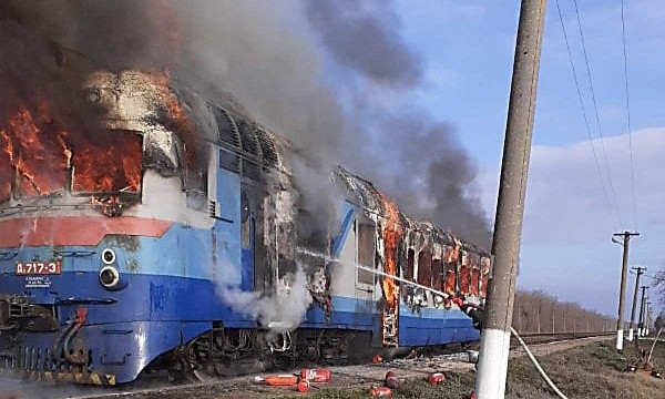 На Николаевщине горел дизельный поезд — вагоны с пассажирами успели отцепить