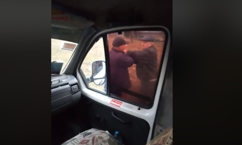 В Николаеве подрались водитель и пассажир из-за переднего сидения, пострадала девочка