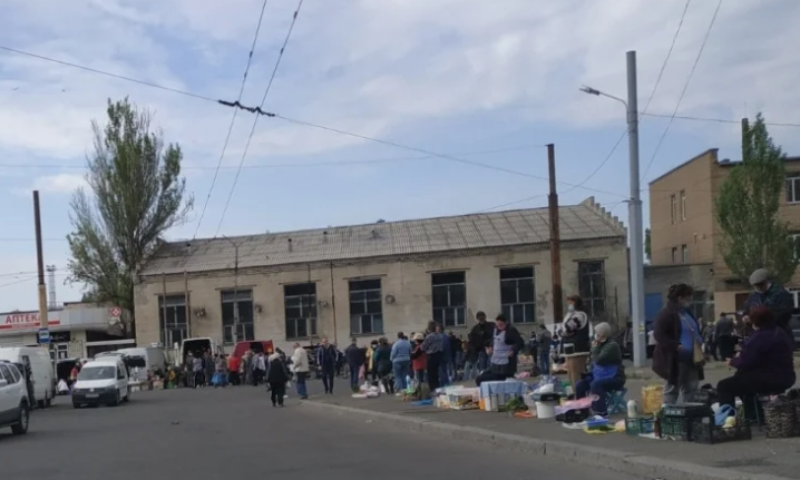 Стихийные рынки в Николаеве продолжают работать, хотя официально открыт только Центральный