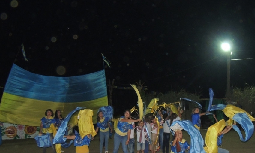 В Николаевской области уже начали отмечать День Независимости – с фаер-шоу и дискотекой на берегу Ингула