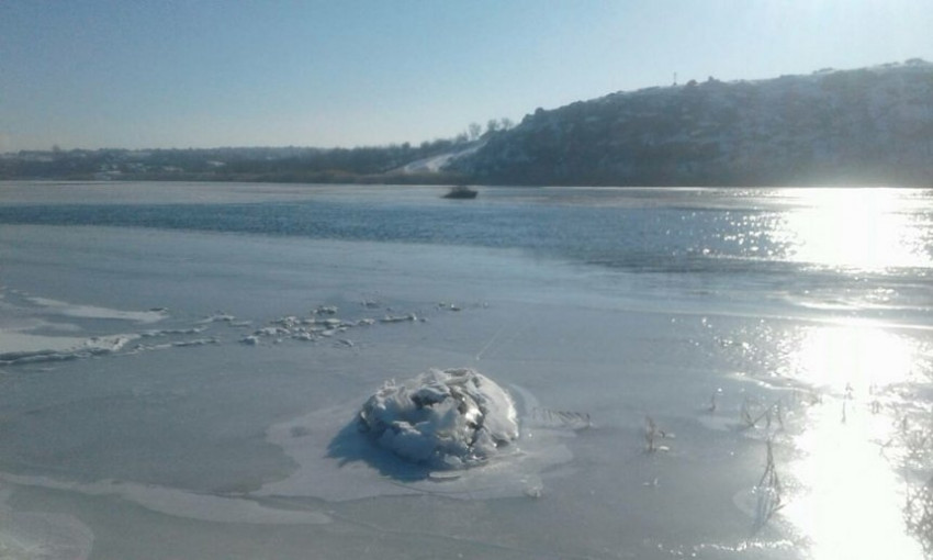 Мужчина провалился под лед и утонул в реке Южный Буг