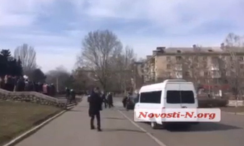 Кортеж президента Порошенко прибыл к ОДК в Николаеве