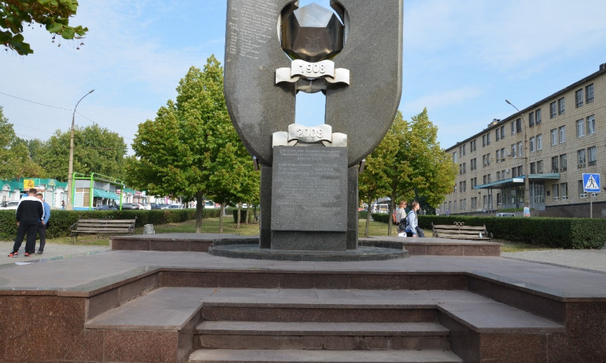 В Николаеве отреставрировали памятник «Столетию николаевского футбола»