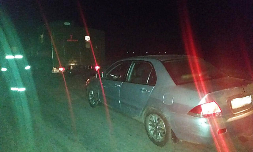 В Баштанском районе на бездорожье застрял автомобиль с главой избиркома и бюллетенями