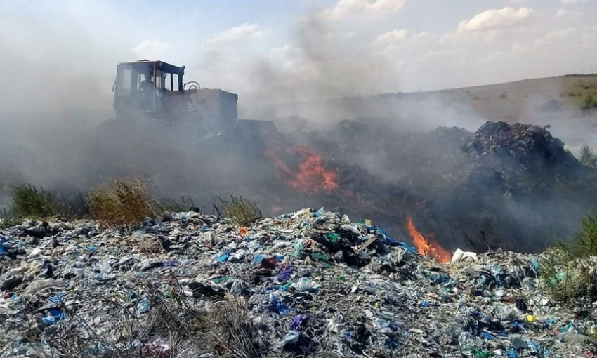 В Николаевском районе горит полигон твердых бытовых отходов