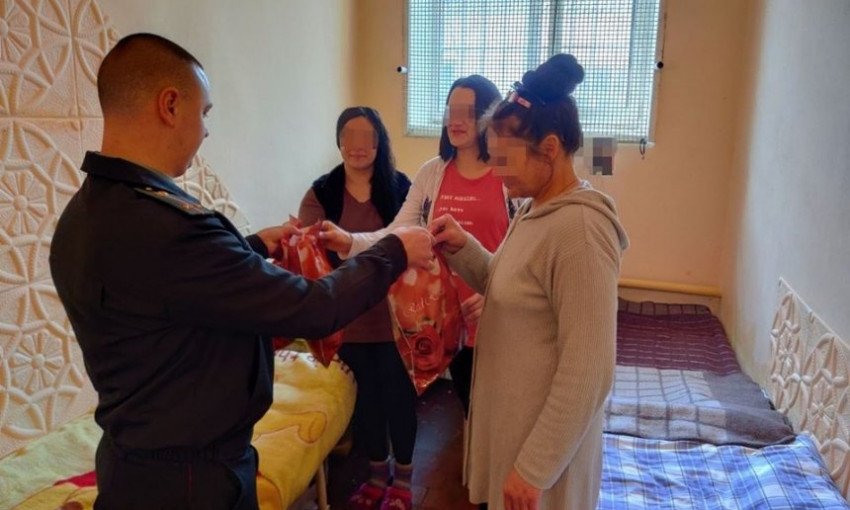 В канун 8 марта в СИЗО Николаева с подарками поздравили заключенных женщин