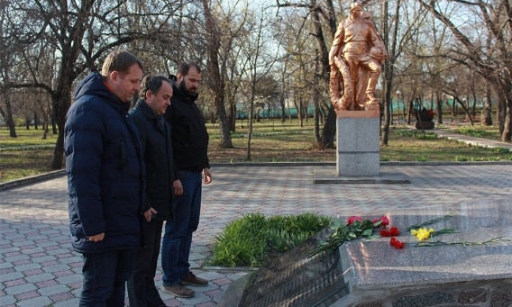 Несмотря на карантин, в Вознесенске почтили память освободителей от фашистских захватчиков
