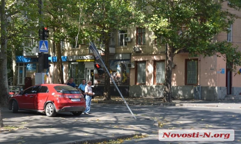 В Центре Николаева столкнулись "Хонда" и "Форд"