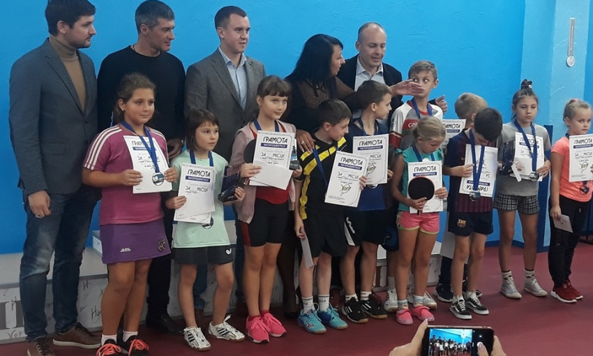 Юные спортсмены из Николаева заняли призовые места на открытом турнире по настольному теннису в Запорожье