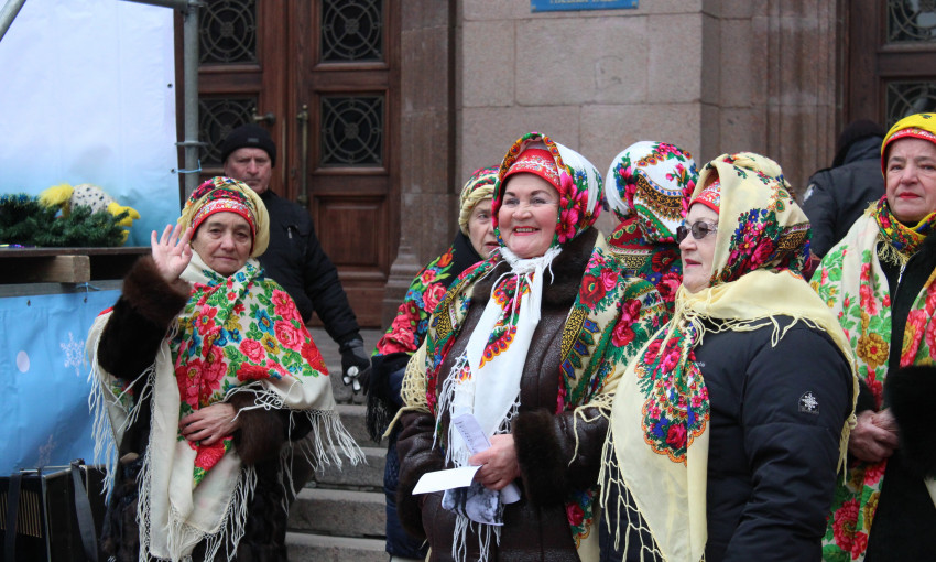 В Николаеве колядками, щедривками и шутками завершили праздничный фестиваль зимних развлечений