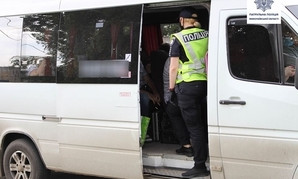 В Николаеве полиция инспектирует маршрутные такси