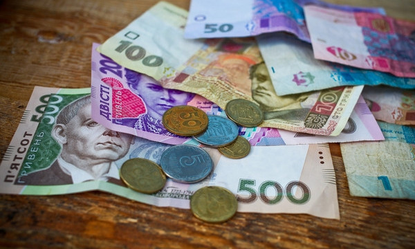 Согласно статистике в Николаевской области средняя заработная плата составляет 8 тысяч 371 гривну