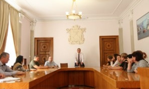 Александр Сенкевич провел встречу с николаевцами, которые пришли на заседание сессии