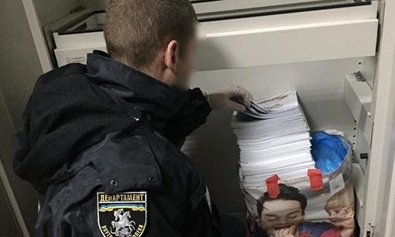 Житель Николаевщины создавал макеты для поддельных документов
