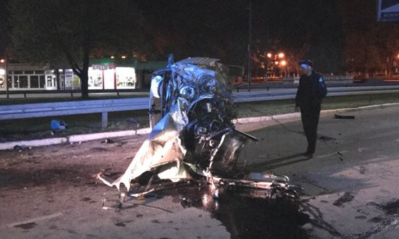 В Первомайске автомобиль «влетел» в отбойник, есть двое пострадавших