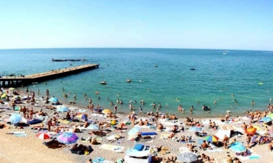 Молодежь на Николаевских пляжах игнорирует запрет на купание в реке