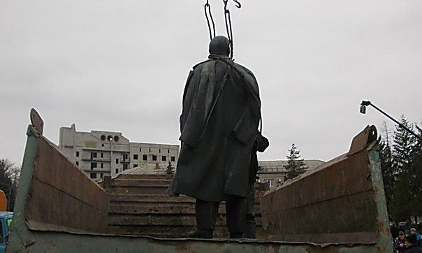 На Николаевщине вместо памятника Ленину установили монитор