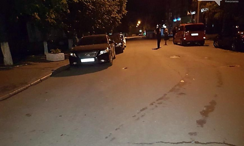 Ночью в Николаеве водитель автомобиля «Mercedes Vito» протаранил припаркованную возле ресторана «Toyota»
