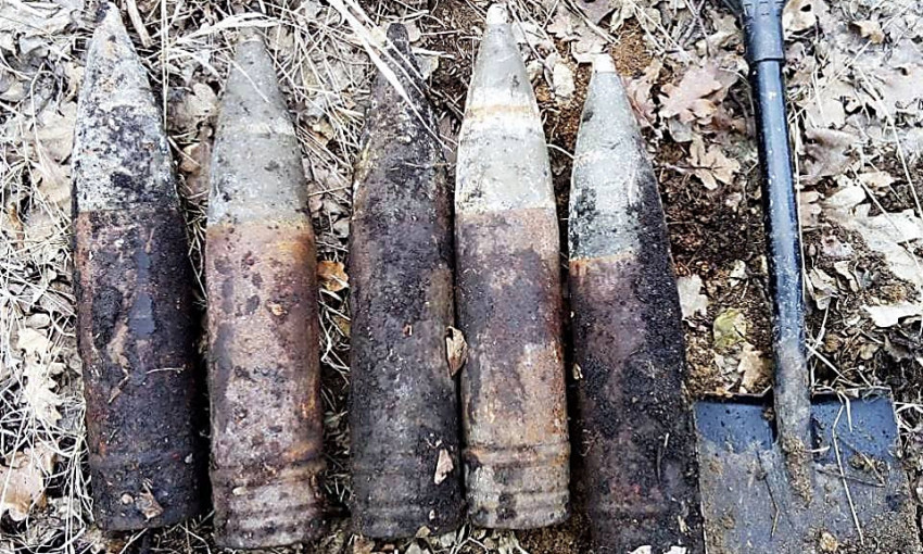 В Николаевской области обезвредили 6 артиллерийских снарядов, пролежавших в земле более 70 лет