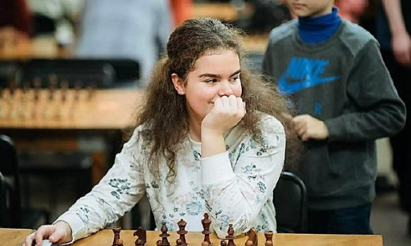 Алеся Тихонова завоевала золотую медаль на чемпионате Украины по шахматам среди девушек до 14 лет