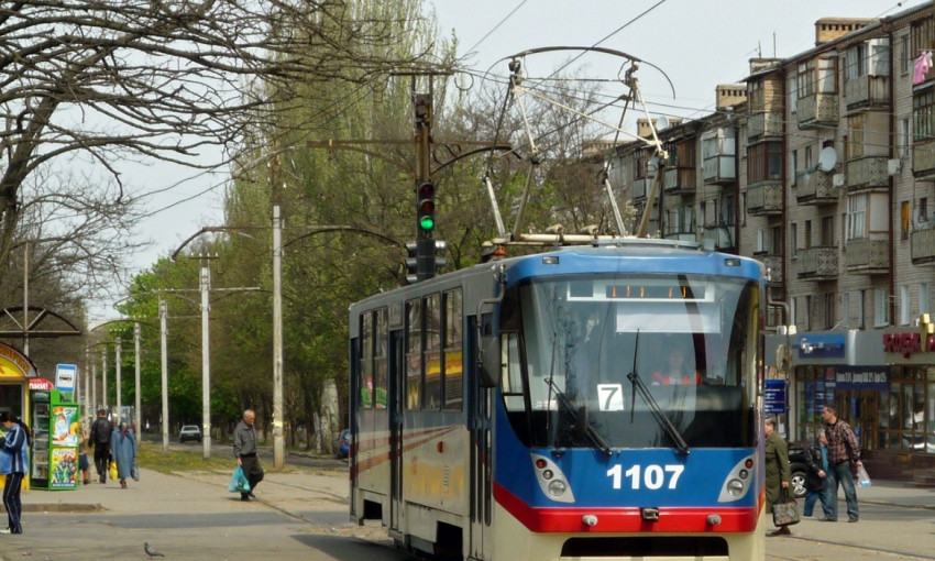 В Николаеве начался плановый ремонт трамвайных переездов