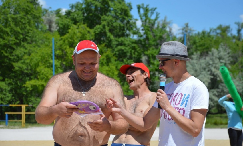 В Николаеве впервые провели турнир по парковому волейболу 