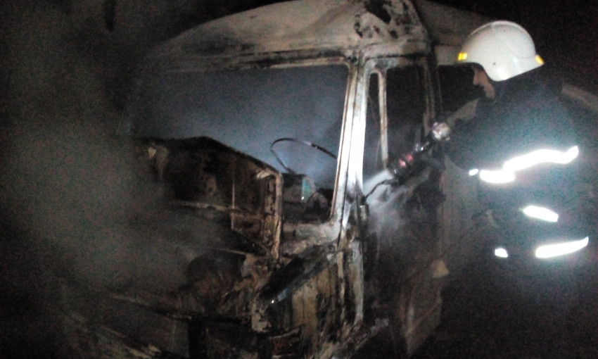В Витовском районе по неизвестным причинам загорелся микроавтобус