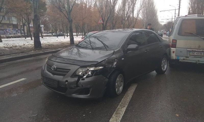 В центре Николаева столкнулись пять машин, проспект Центральный парализован