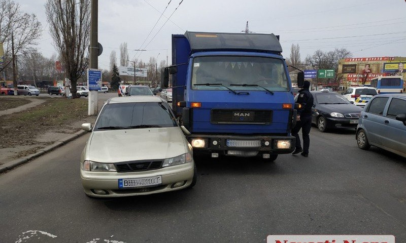 Возле рынка «Колос» столкнулись автомобиль Daewoo и грузовик MAN
