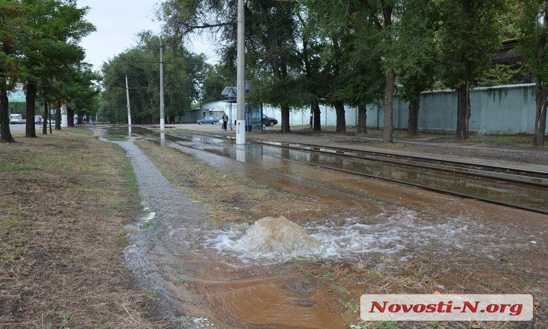 Николаевцы останутся без воды, на Богоявленском проспекте прорыв магистрального водопровода