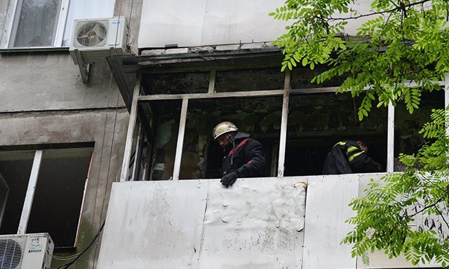 В Николаеве бойцы ГСЧС спасли пенсионерку из горящей квартиры. 