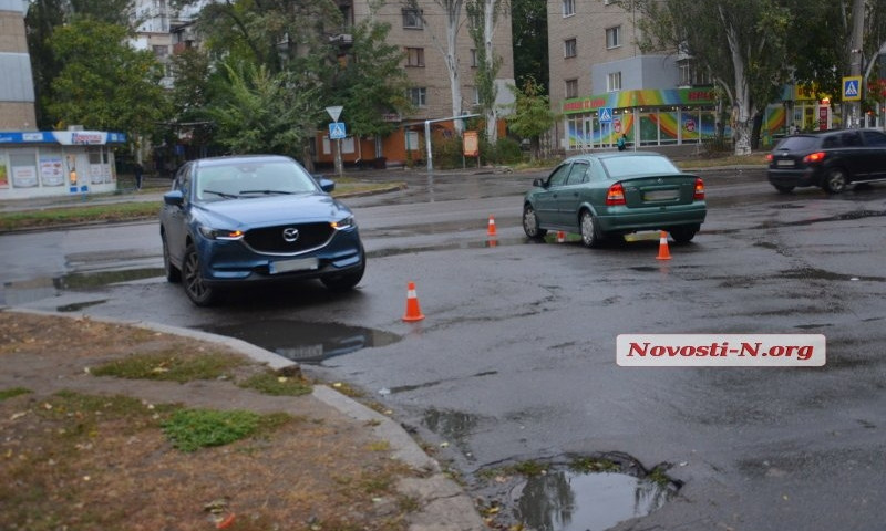 Сегодня в Николаеве произошло очередное ДТП при участии автомобилей Opel Astra и Mazda СХ-5 