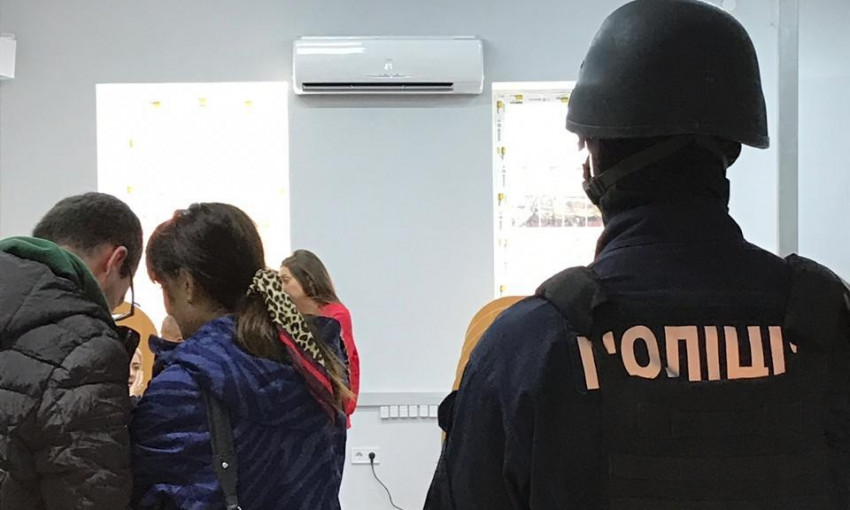 В Николаеве правоохранители проводят обыски у коллекторов финучреждения «Ваша Готивочка» по подозрению в запугивании клиентов