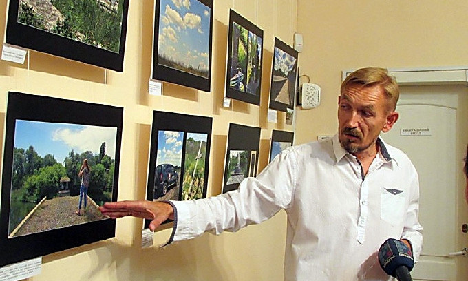 Бывший прокурор Жолонко презентовал выставку фото, снятых в АТО