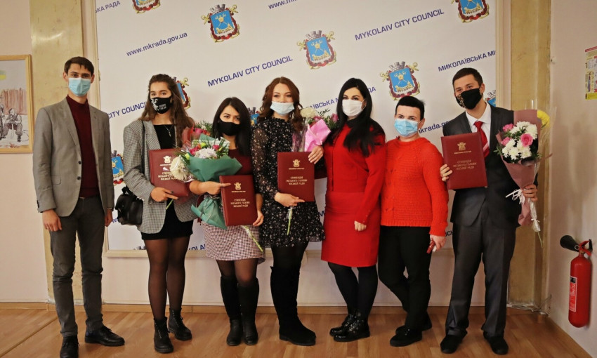 Николаевских студентов наградили стипендией горсовета