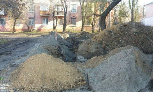 В Николаеве разрыли проезжую часть и тротуар без согласования с полицией