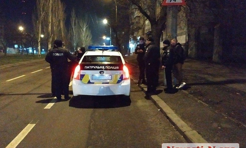 Вечером в Николаеве произошла массовая драка — один из дерущихся ворвался в кафе с ножом