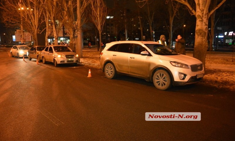 В Николаеве на проспекте Центральном произошло ДТП при участии трех автомобилей