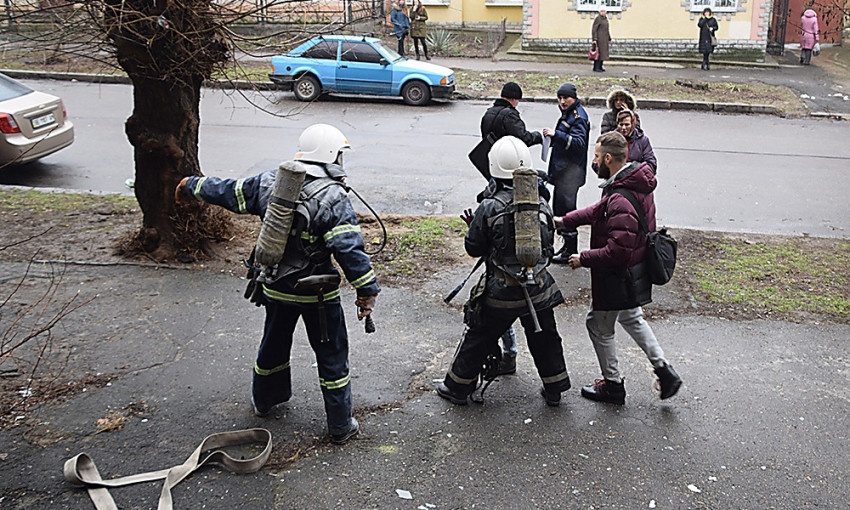 В Николаеве случились два пожара в доме на Адмиральской – спасатели эвакуировали 10 человек