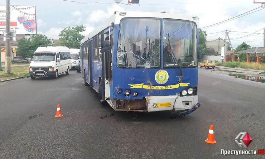 В Николаеве автобус «КамАЗ» протаранил «Opel»