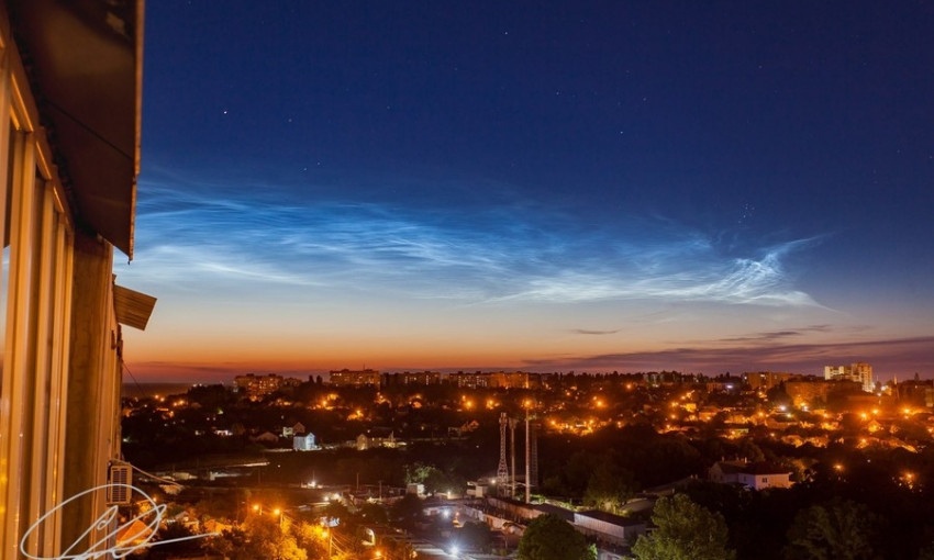 Таинство утренней зори: николаевский фотограф передал красоту «серебряных облаков»