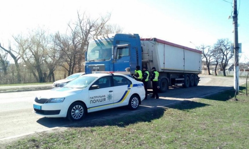 В Николаеве не пускают большегрузы на Варваровский мост: фуры отправляют в Вознесенск