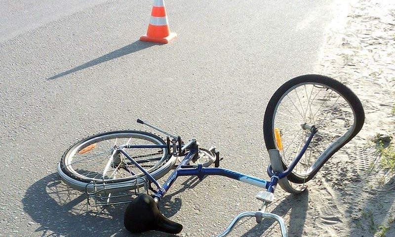В Новом Буге автомобиль сбил велосипедиста и скрылся с места аварии, пострадавший скончался в больнице