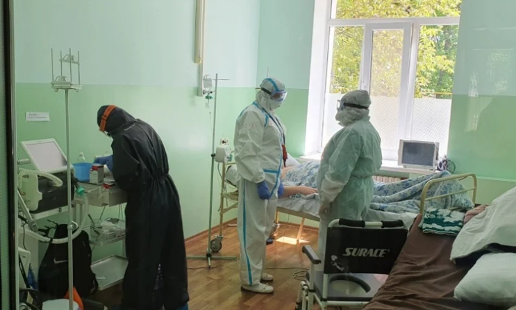 В Николаеве бригада областных специалистов спасла жизнь пациенту с COVID-19