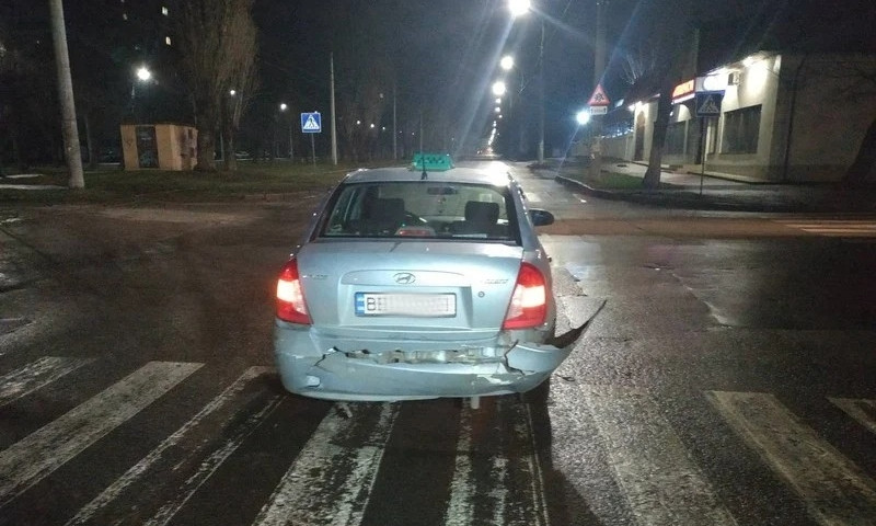 В центре Николаева Ford Mondeo догнал Hyundai Accent