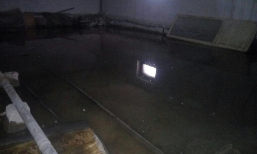 Николаевскую многоэтажку затопило водой: в квартирах мокро от 4 до 16 этажа