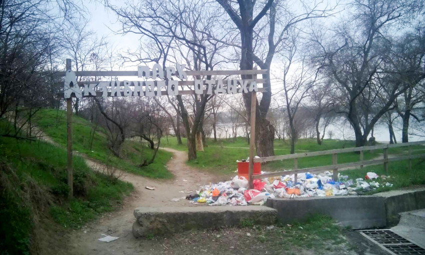 Пресс-служба Казаковой высмеяла николаевцев, возмущенных мусором в парке Победы